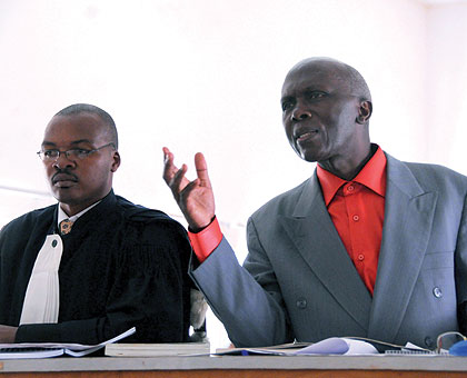 Mugesera (R) appearing before court alongside his lawyer, Donat Mutunzi.  The New Times / Steve Terrill