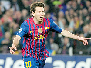 Lionel Messi celebrates after putting Barcelona in front against AC Milan from the penalty spot in the 11th minute. Net photo.