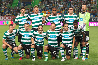 STILL STANDING; Sporting Lisbon's players pose for a photograph before their UEFA Europa League quarter-final football match against FC Metalist Kharkiv. Net photo.