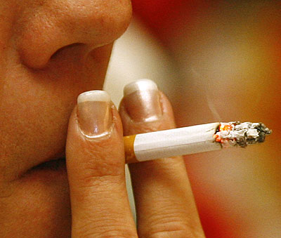 Smokers have a high risk of developing lung cancer. Net photo.