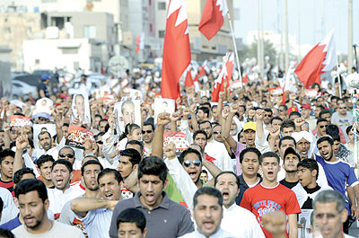 Protesters gathered in Bahrain to show their anger against the planned Formula 1 race. Net photo.