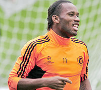 Didier Drogba is set to be fit for Chelsea's trip to Camp Nou on Tuesday night.  Net photo.