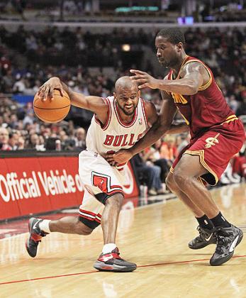 John Lucas III of the Chicago Bulls moves against Donald Sloan of the Cleveland Cavaliers. Net photo.