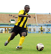 Jean Bosco Harolimanau2019s lone strike halted APRu2019s title quest yesterday at Kamena grounds. The New Times/T. Kisambira.