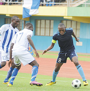 Kagere Meddie (short 8) is ready to hand Police their maiden league title this season. The New Times/T. Kisambira.