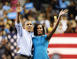 U.S. President Barack Obama and First Lady Michelle Obama wave at the crowd during a campaign event at Virginia Commonwealth University in Richmond, Virginia, the United States, May 5.  Net photo.