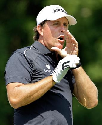 Mickelson was one of five people to be bestowed with the honour at the World Golf Hall of Fame. Net photo.