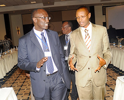 Regional Director ITU regional office for Africa, Andrew Rugege (L), with Head of ICT at RDB, Patrick Nyirishema on Monday.The New Times / John Mbanda.