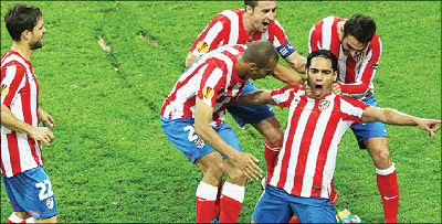 Atletico Madrid players celebrate Falcao's second goal in the Europa League final against Athltico Bilbao. Atletico is one of three clubs eyeing fourth place in La Liga. Net photo.