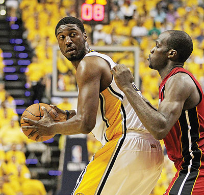 Roy Hibbert of the Indiana Pacers looks to pass under pressure from Joel Anthony of the Miami Heat in Game Three. Net photo