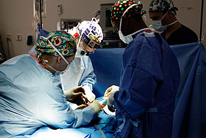 A team of surgeons carrying out an operation. The New Times / File.