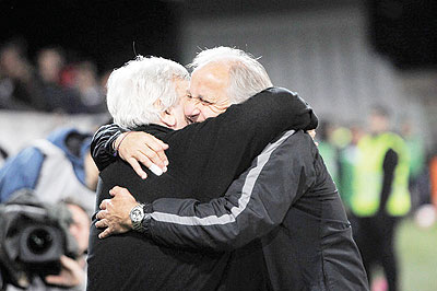 Montpellier's president Louis Nicollin (L) and coach Rene Girard (R) celebrate as Montpellier won the French L1 championship. Net photo.