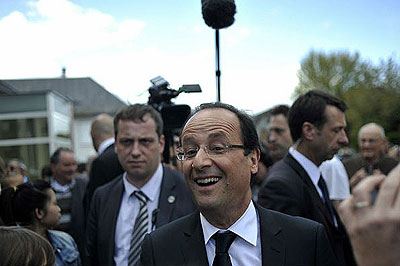 Mr Hollande has flown to Afghanistan, just days after his election. Net photo. 