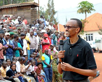 President Kagame addressing residents of Kigarama, Kicukiro District after yesterday's Umuganda.  The Sunday Times / Village Urugwiro.