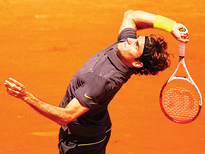 Roger Federer ties Grand Slam match record with his first round win at the French Open. Net photo.