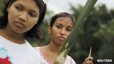 Buddhist women have been guarding their homes after fighting between communities.  Net photo