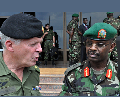 Major General Kurt Mosgaard (left) chats with Major General Frank Kamanzi, the Commandant of Rwanda Military Aacademy.  The New Times /Timothy Kisambira