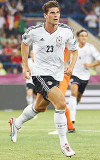 Mario Gomez, who has three goals to his name including a brace in the 2-1 win over Holland, will once again lead Germany's attack. Net photo.