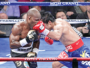 Pacquiao (R) should have won his controversial defeat to Bradley (L), according to the WBO review panel. Net photo.