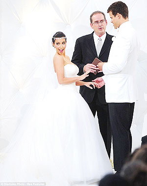 Kim Kardashianu2019s fairytale wedding to Kris Humphries.