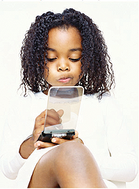 A young girl using a phone. Parents can teach children how to use phones for emergencies. Net photo.