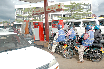 Motorists at a fuel station. The New Times / File