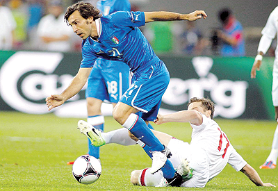 INSTRUMENTAL: Andrea Pirlo avoids Scott Parkeru2019s tackle during his inspirational display against England in the quarterfinals. Net photo.