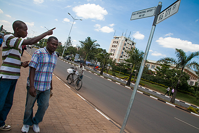 The Kigali public has welcomed the new street signs. The New Times / photo.