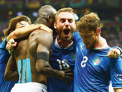 Celebrations for Italy as they defeat Germany in Warsaw thanks to two goals from Mario Balotelli. Net photo.