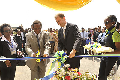 Alice B. Katiti, Director, Sales & Distribution RwandAir (L),Tanzaniau2019s Deputy Permanent Secretary, Ministry of transport, John T.J Mngodo (C), and Bert Van Der Stege, Commercial Director, RwandAir, cutting a ribbon at Mwanza International Airport.