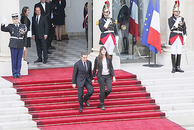  Former French president Nicolas Sarkozy and his wife Carla Bruni. Net photo.