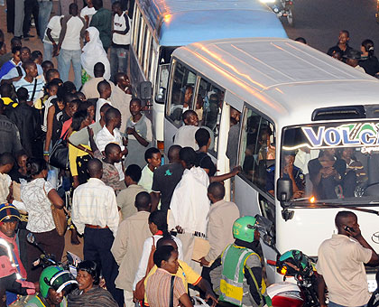 People lining up for omnibuses to their destinations. The New Times / Timothy Kisambira.