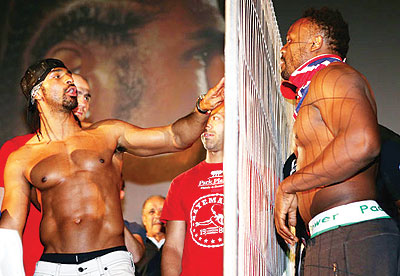 David Haye (L) is favoured over British compatriot Derrick Chisora (R)  in Saturdayu2019s heavyweight grudge fight. Net photo.