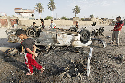 A series of car bombs in Mahmoudiya, south of Baghdad, killed at least 90 people, reports said  / Net photo.