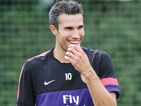 Arsenal chiefs say they will not let Van Persie walk out in a cut price deal. Net photo.