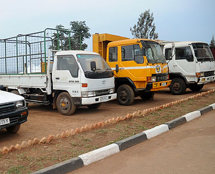 Some of the impounded vehicles in Remera. Inset is Traffic Police Commander Chief Superintendent Celestin Twahirwa.  The New Times / J. Mbanda