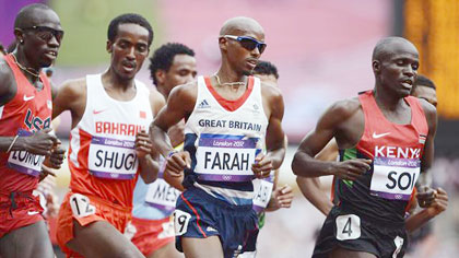 Mo Farah (C) competes in his men's 5000m round 1 heat during the London 2012 Olympic Games at the Olympic Stadium. Net photo.