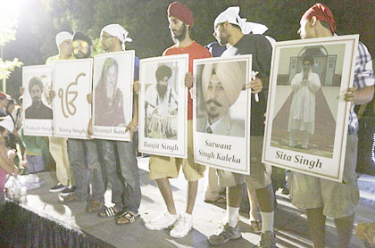 Prayer vigils have been held across the US as the Sikh community mourns the loss of six people who were shot dead. Net photo.