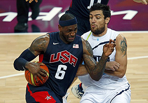 Lebron James (L) of the U.S. is guarded by Argentina's Carlos Delfino during their men's basketball semifinal match. Net photo.