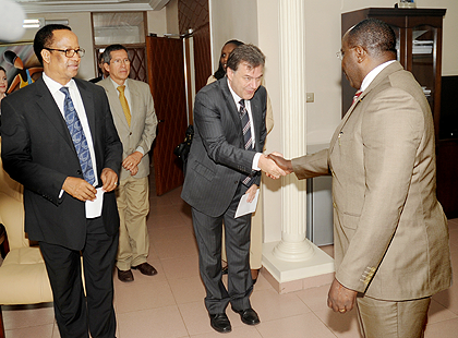 Premier Habumuremyi (R) receives the head of the visiting Brazilian delegation, Daniel Silva Balaban, as WFP Country Representative to Rwanda, Abdoulaye Balde, looks on yesterday. The New Time s/ John Mbanda.