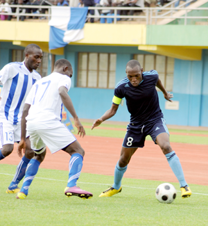 Kagere Meddie (right) left Kigali yesterday for Tunisia to join his new club Espu00e9rance Sportive de Zarzis. File photo.