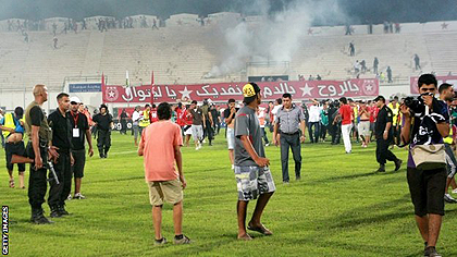 Etoile du Sahel supporters interrupted the match.