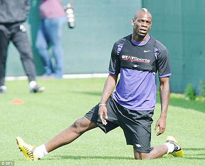 Balotelli in training with Manchester City ahead of Sunday's clash with Liverpool. Net photo.