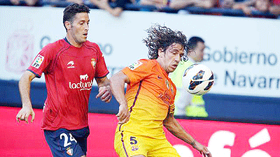 Medical tests confirmed that Carles Puyol (R) has fractured his right cheekbone. Net photo.