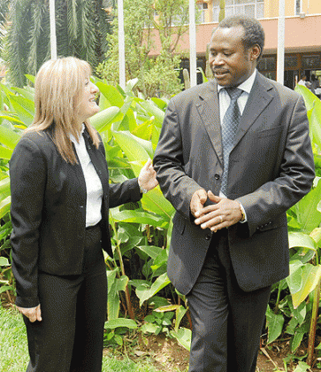 PS Uzziel Ndagijimana (R) chats with Doris Youngs. The New Times,/John Mbanda.