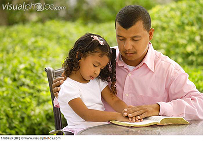 Father and daughter in prayer.  Net photo.