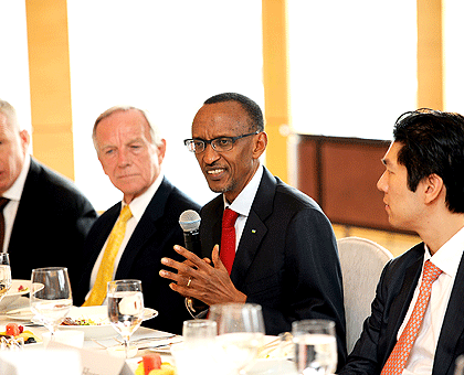 President Paul Kagame with members of  Hong Kong business community yesterday. He invited them to invest in Rwanda. The New Times / Village Urugwiro.