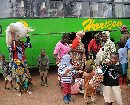 Returnees on arrival at Gatuna border yesterday. The New Times / John Mbanda.