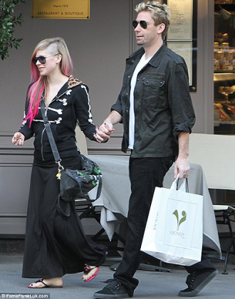 Avril lavigne and  her key Fiance.  Net photo