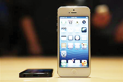 The iPhone 5 on display after its introduction during Apple Inc.'s iPhone media event in San Francisco, California September 12, 2012. Net photo.